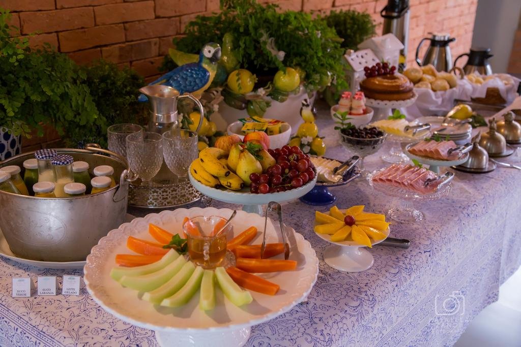 Café da manhã e um item importante para o conforto e economia em um hotel para uma viagem de carro.